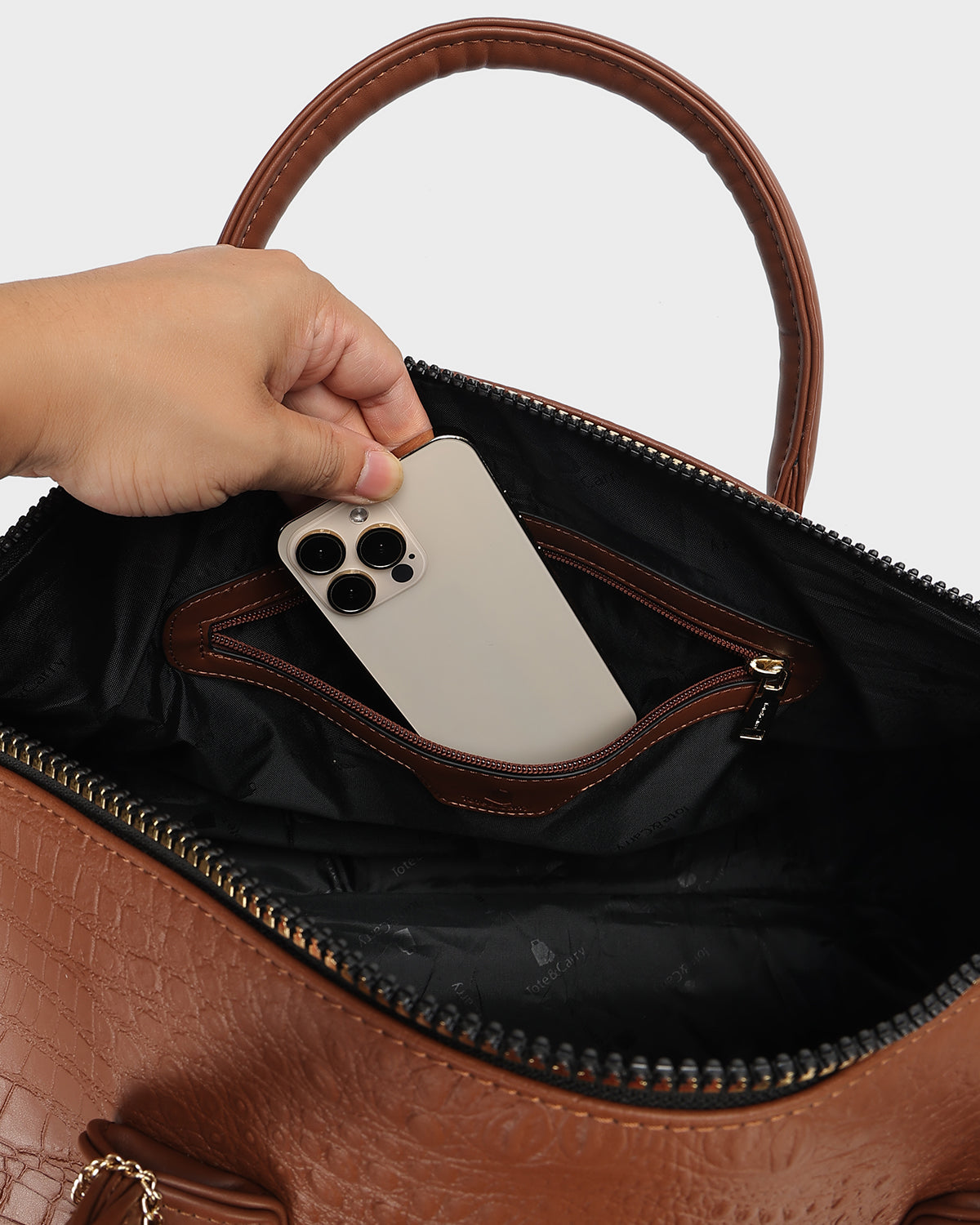 Classic Weekender Duffle Bag in Caramel