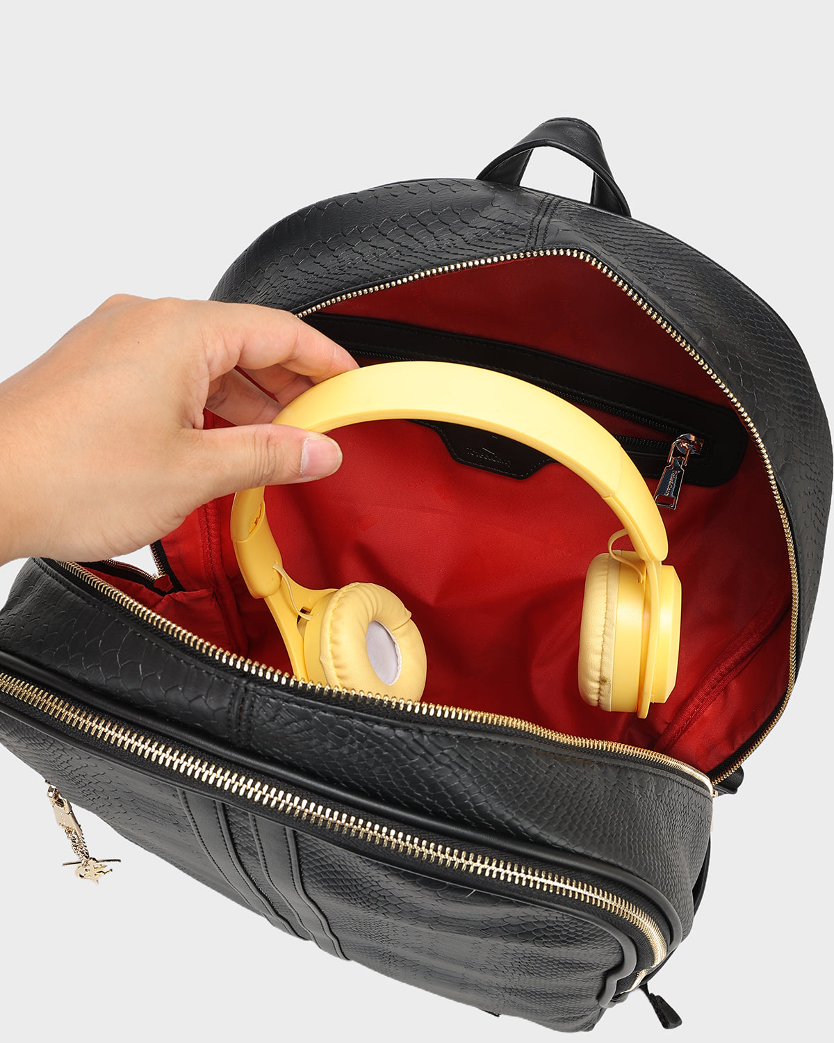 Signature Traveler Backpack in Black