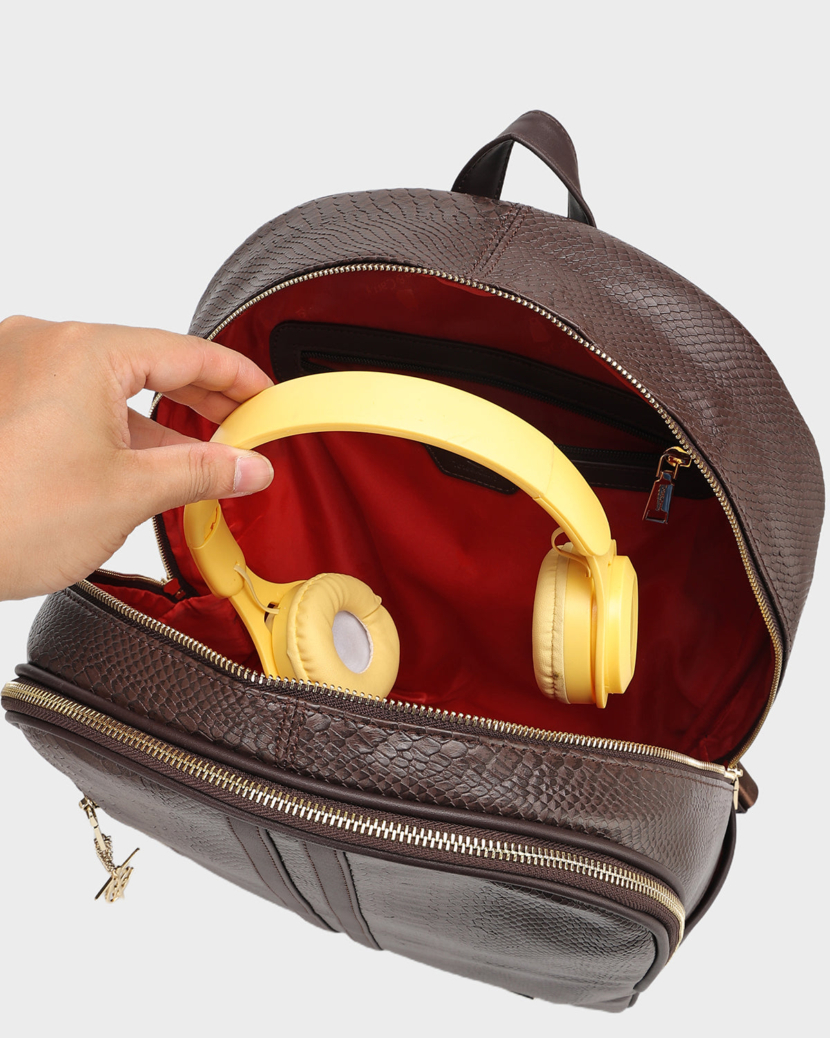 Signature Traveler Backpack in Chocolate