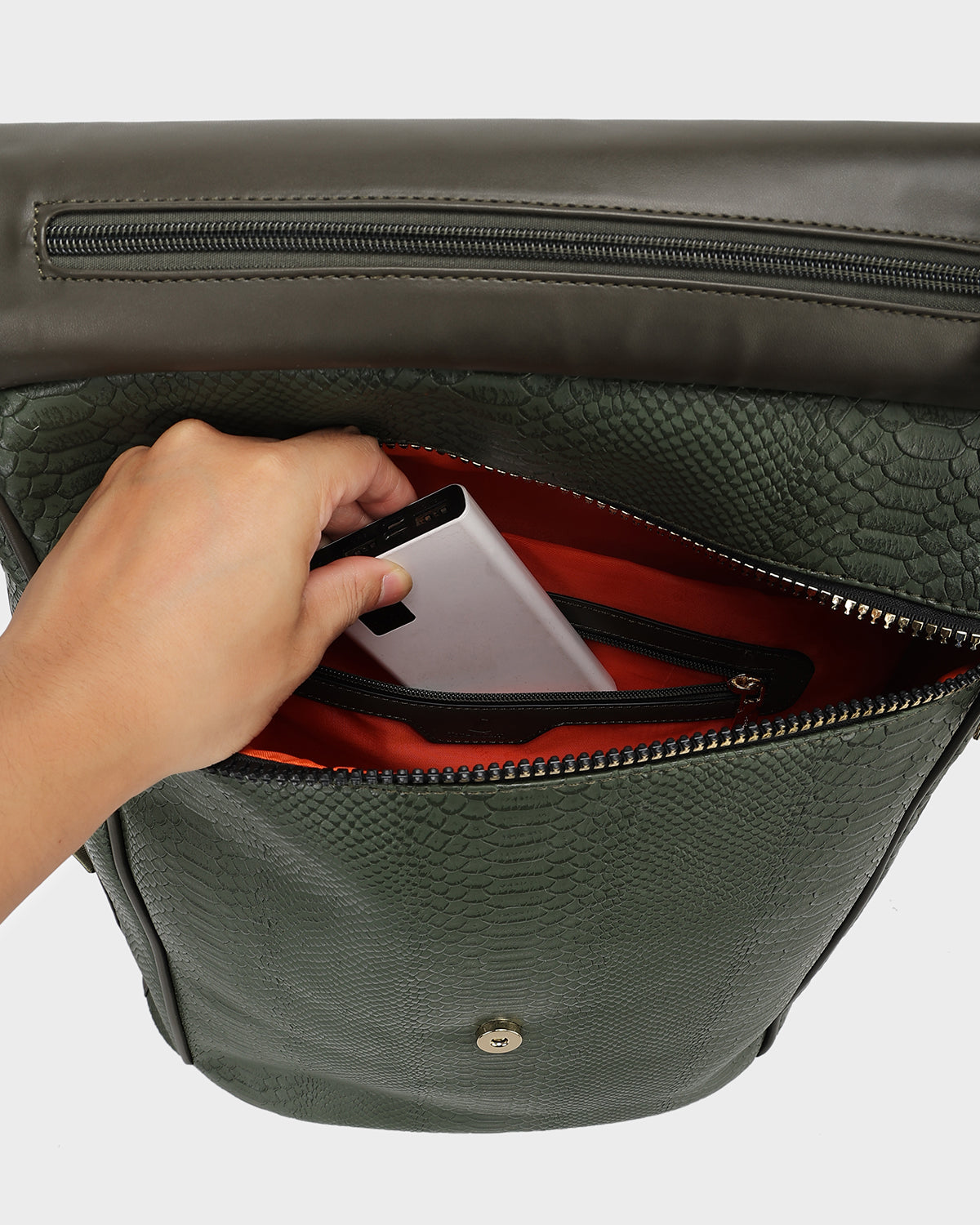 Signature Weekender Travel Set in Olive