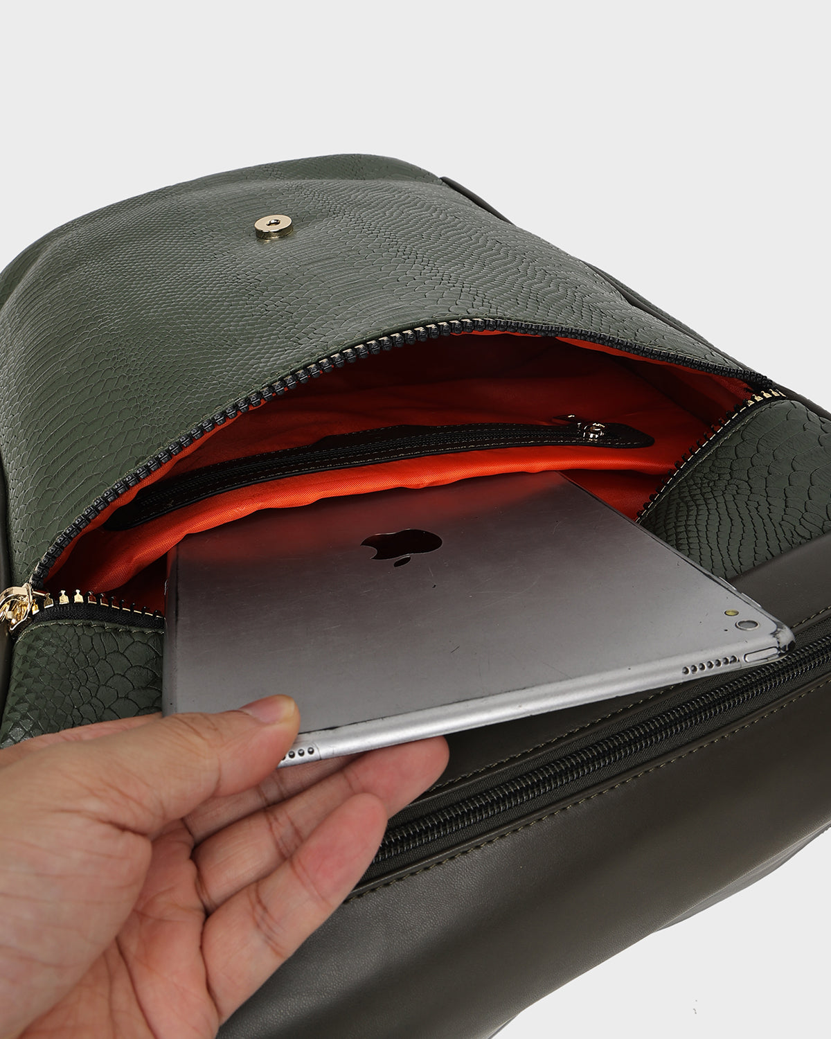 Signature Weekender Travel Set in Olive