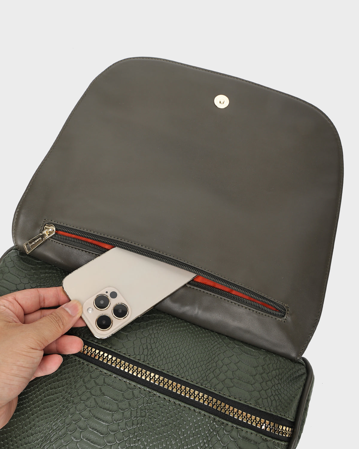 Signature Weekender Travel Set in Olive