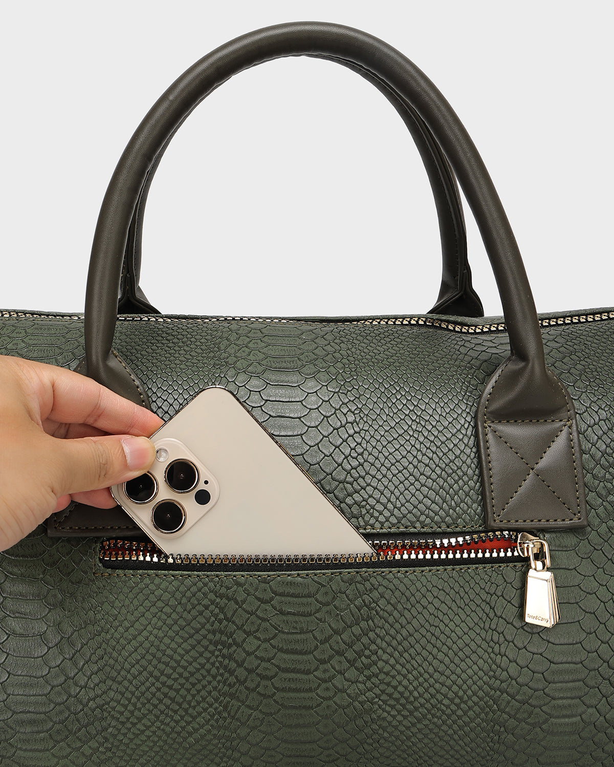 Signature Weekender Travel Set in Olive