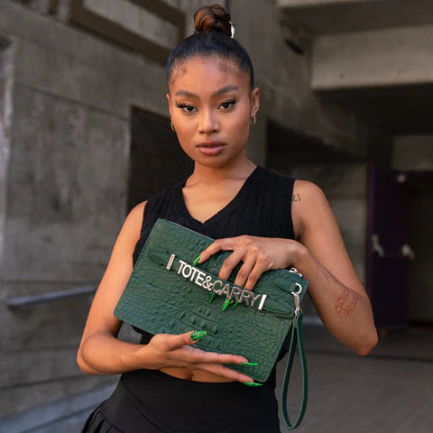 Apollo 2 Clutch Purse in Emerald Green