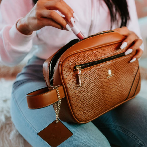 Signature Essential Toiletry Bag in Olive