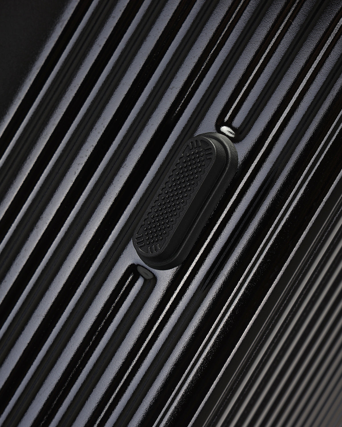 Alloy Elite 2PC Suitcase Set in Onyx