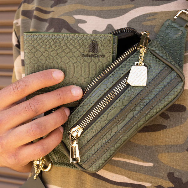Signature Wallet in Olive