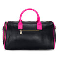 Schwarze und rosafarbene Reisetasche aus genarbtem veganem Leder