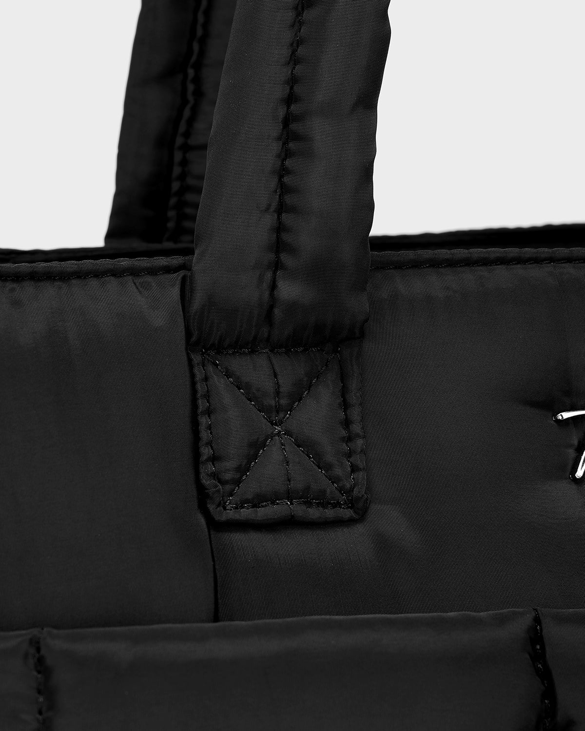 Cloud Carry-All Tote in Onyx Black