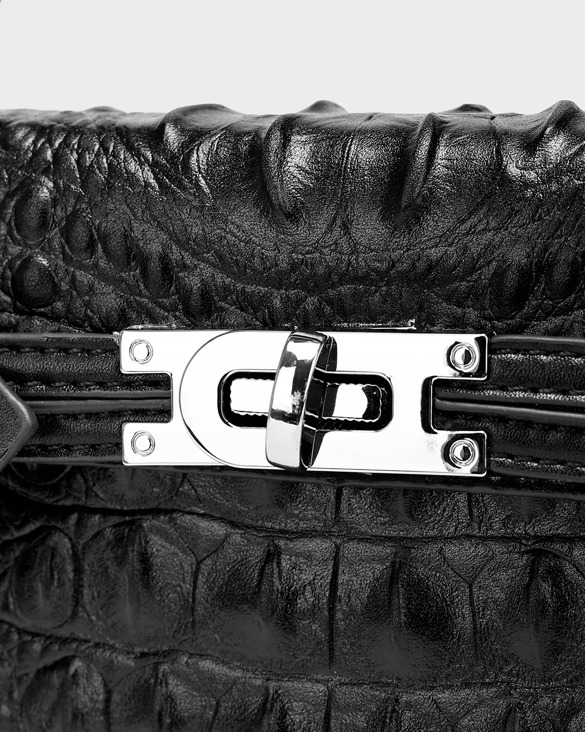 Luxury Heritage Handheld Clutch In Black