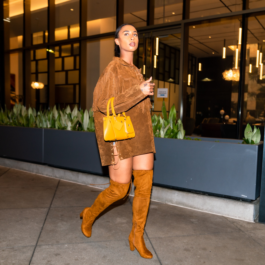 mini tote bag model photo (4).png__PID:e23a6718-a5af-41da-8c91-bbc3927df50a