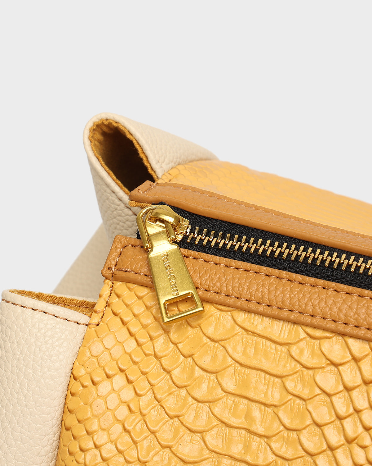 POWER Luxe Travel Set in Sunflower Yellow 🗸