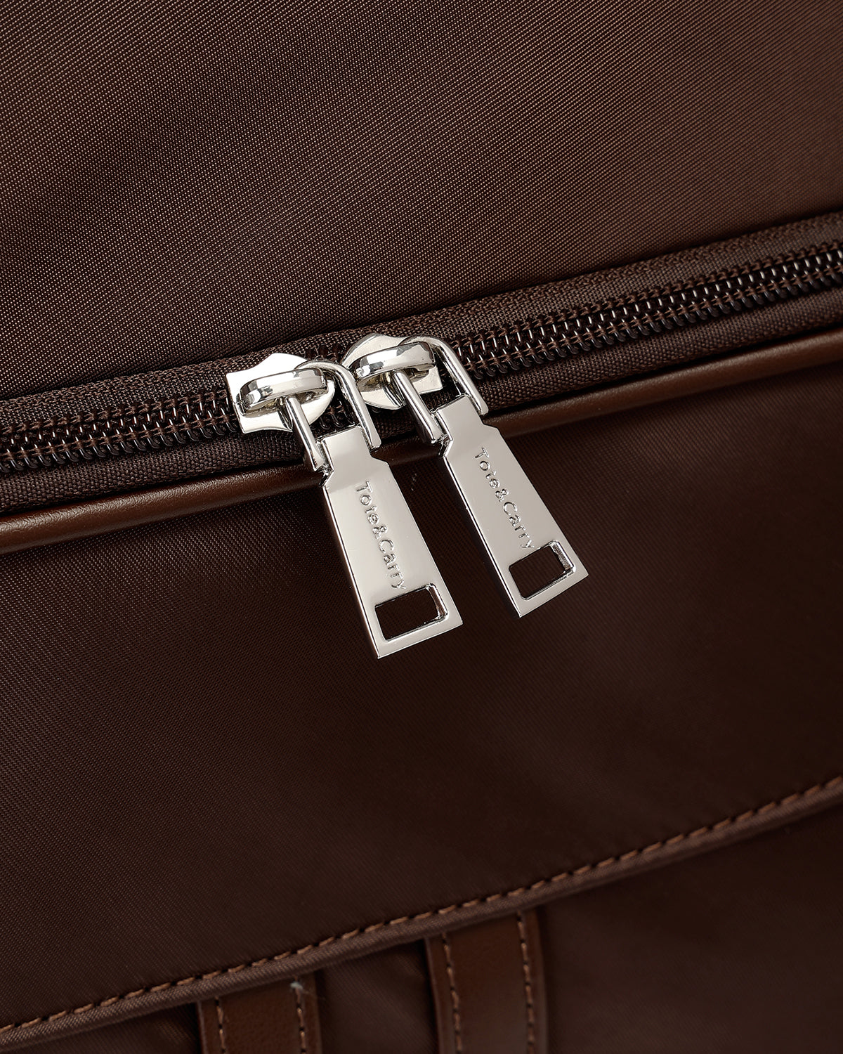 Prestige Garment Bag in Earth Brown