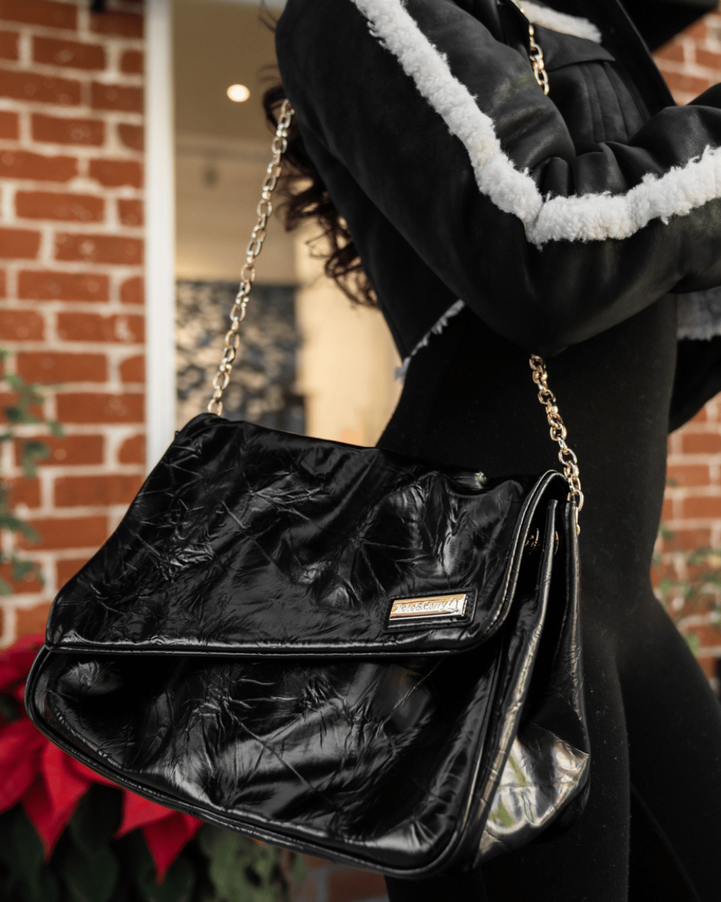 Rebellious Evening Shoulder Bag in Black