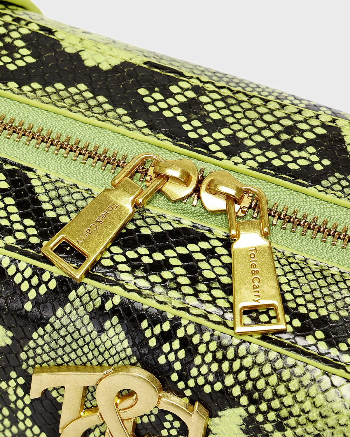 Sienna Shoulder Bag in Nagini