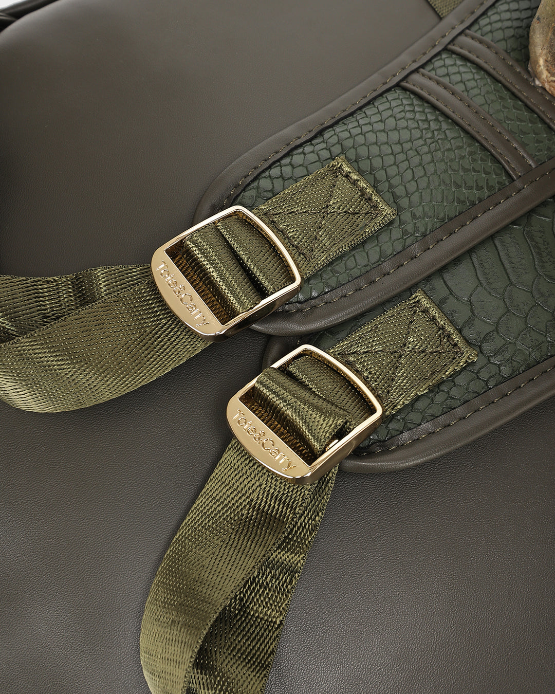 Signature Weekender Backpack in Olive