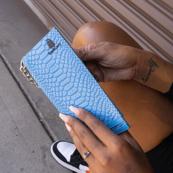 Signature Chain Wallet in Chocolate