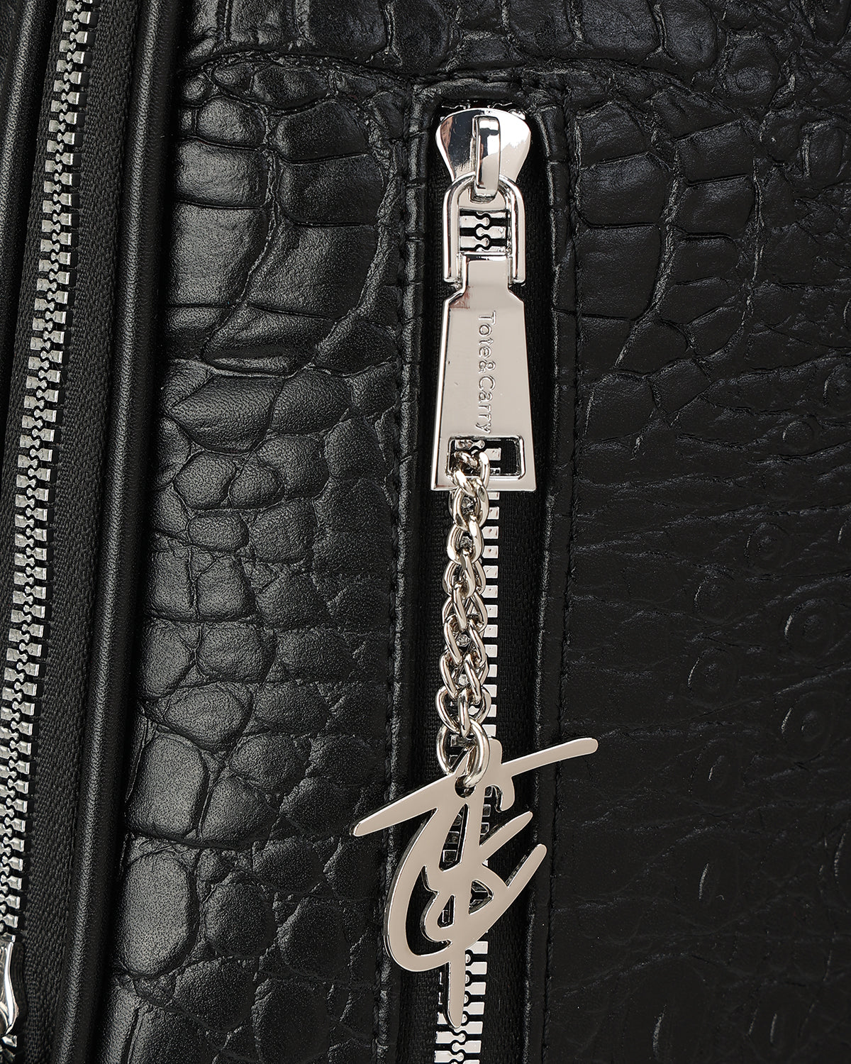 Statement Traveler Backpack in Black