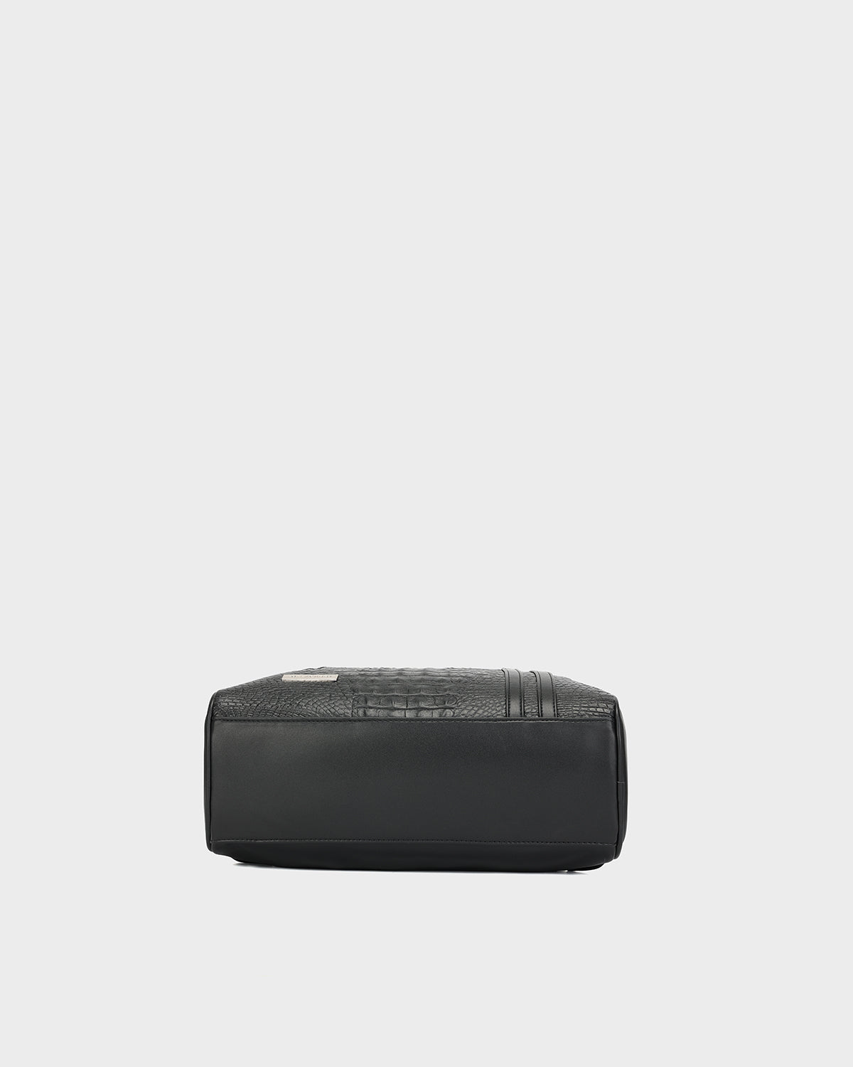 Statement Traveler Rolling Duffle Set in Black