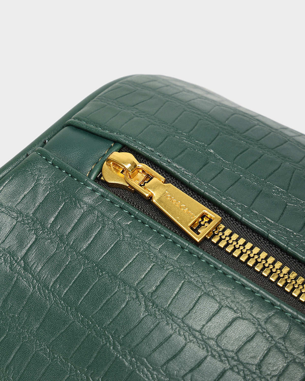 Statement Weekender Duffle Bag in Emerald Green