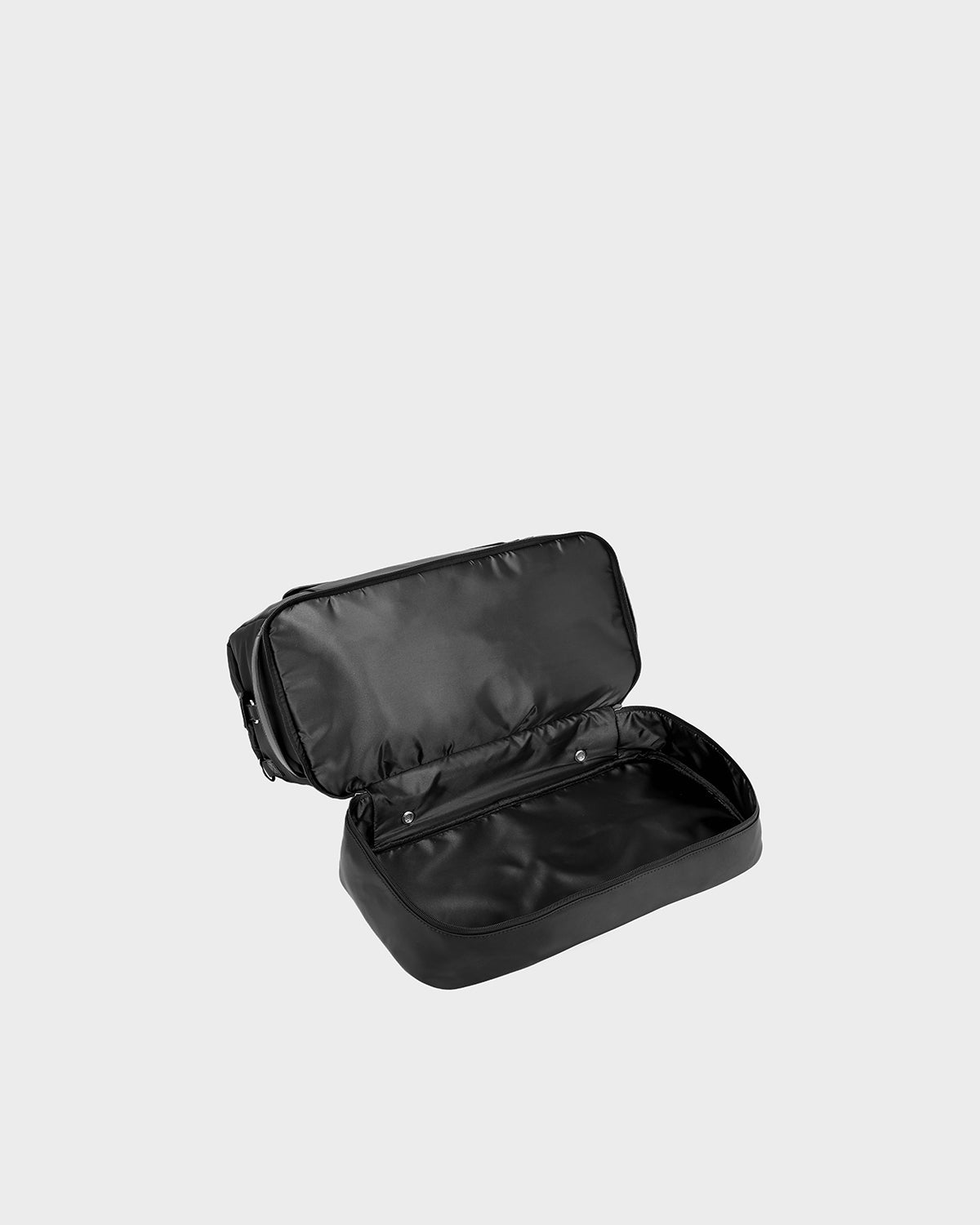 Vantage Weekender Duffle Bag in Black