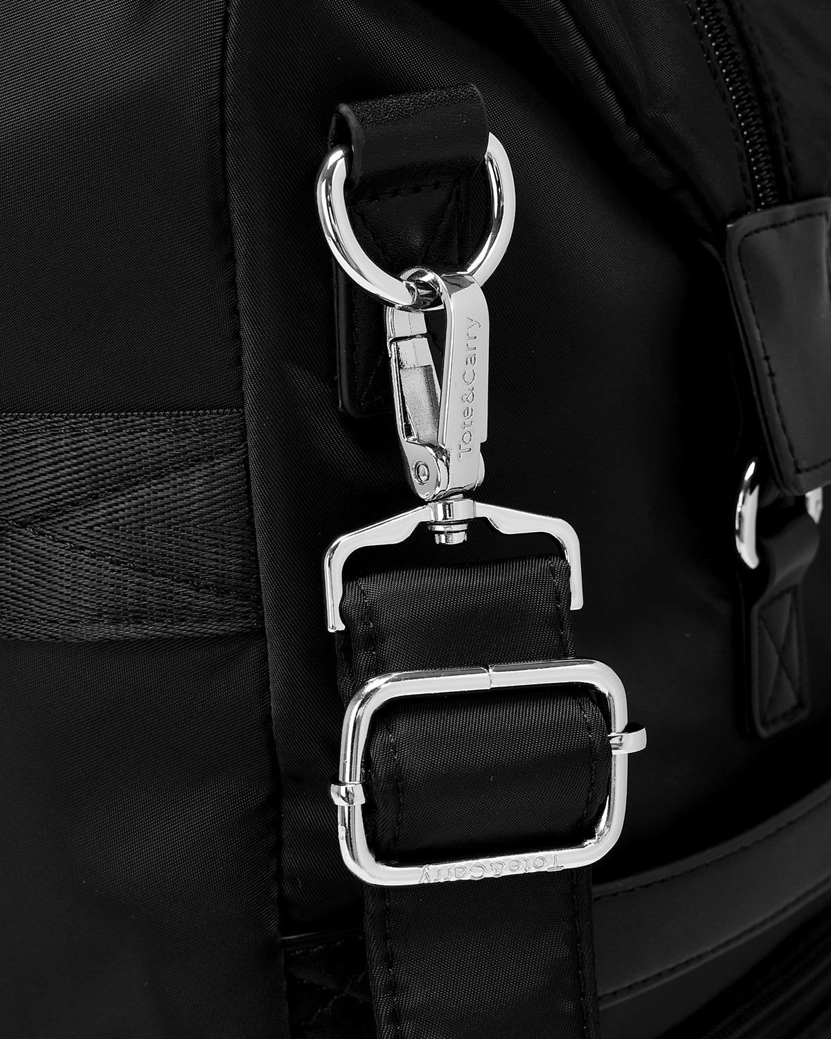 Vantage Weekender Duffle Bag in Black