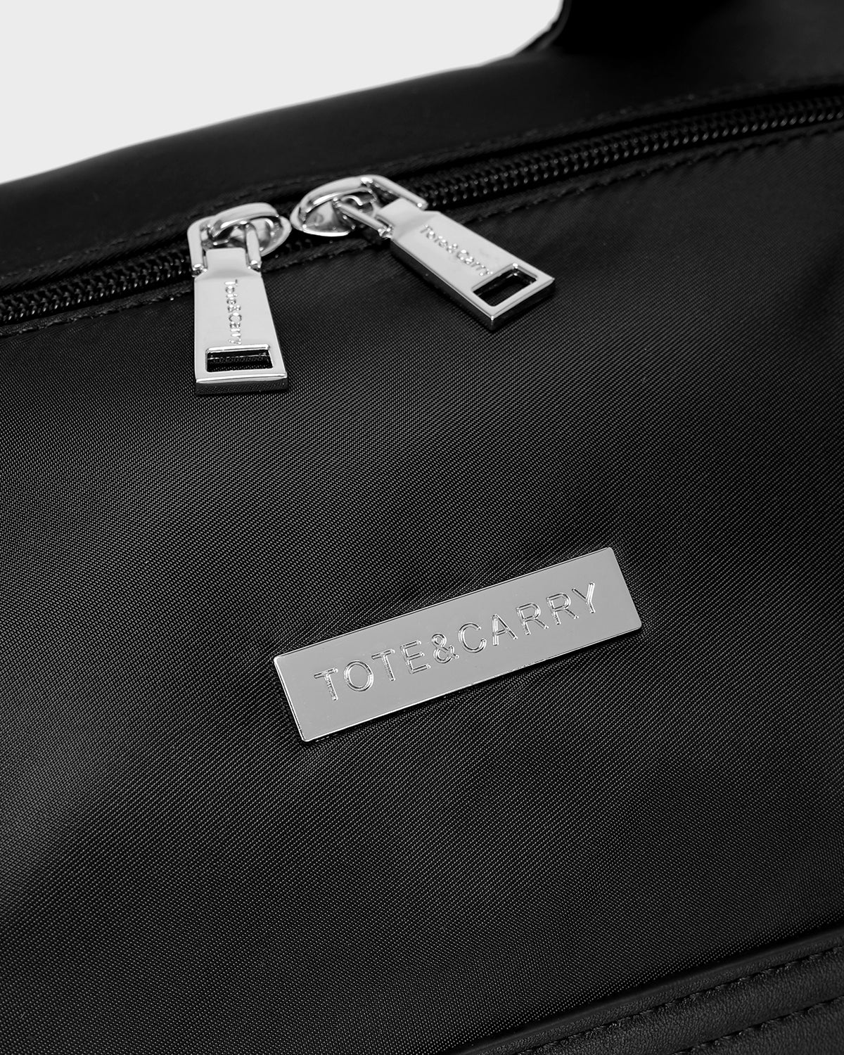 Vantage Weekender Duffle Bag in Black