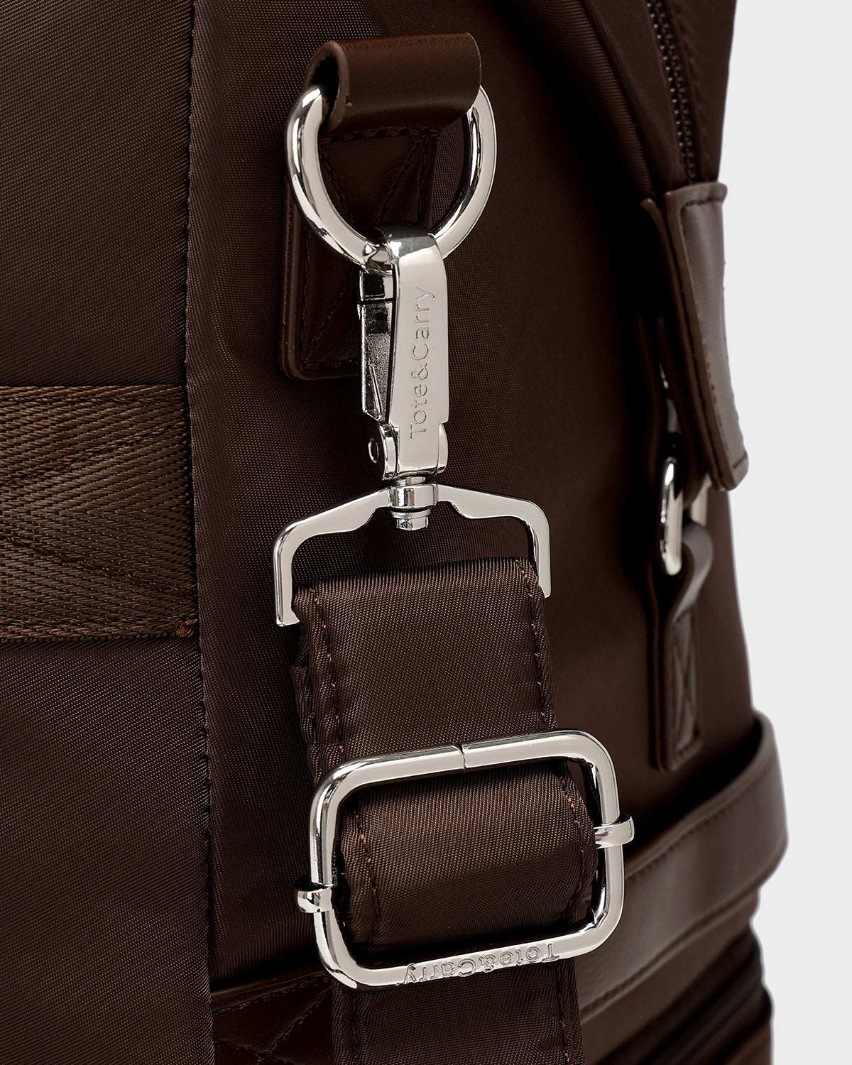Vantage Weekender Duffle Bag in Chocolate Brown