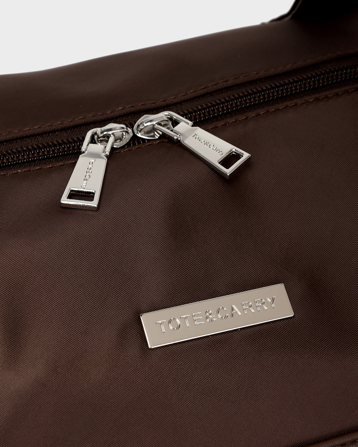 Vantage Weekender Duffle Bag in Chocolate Brown