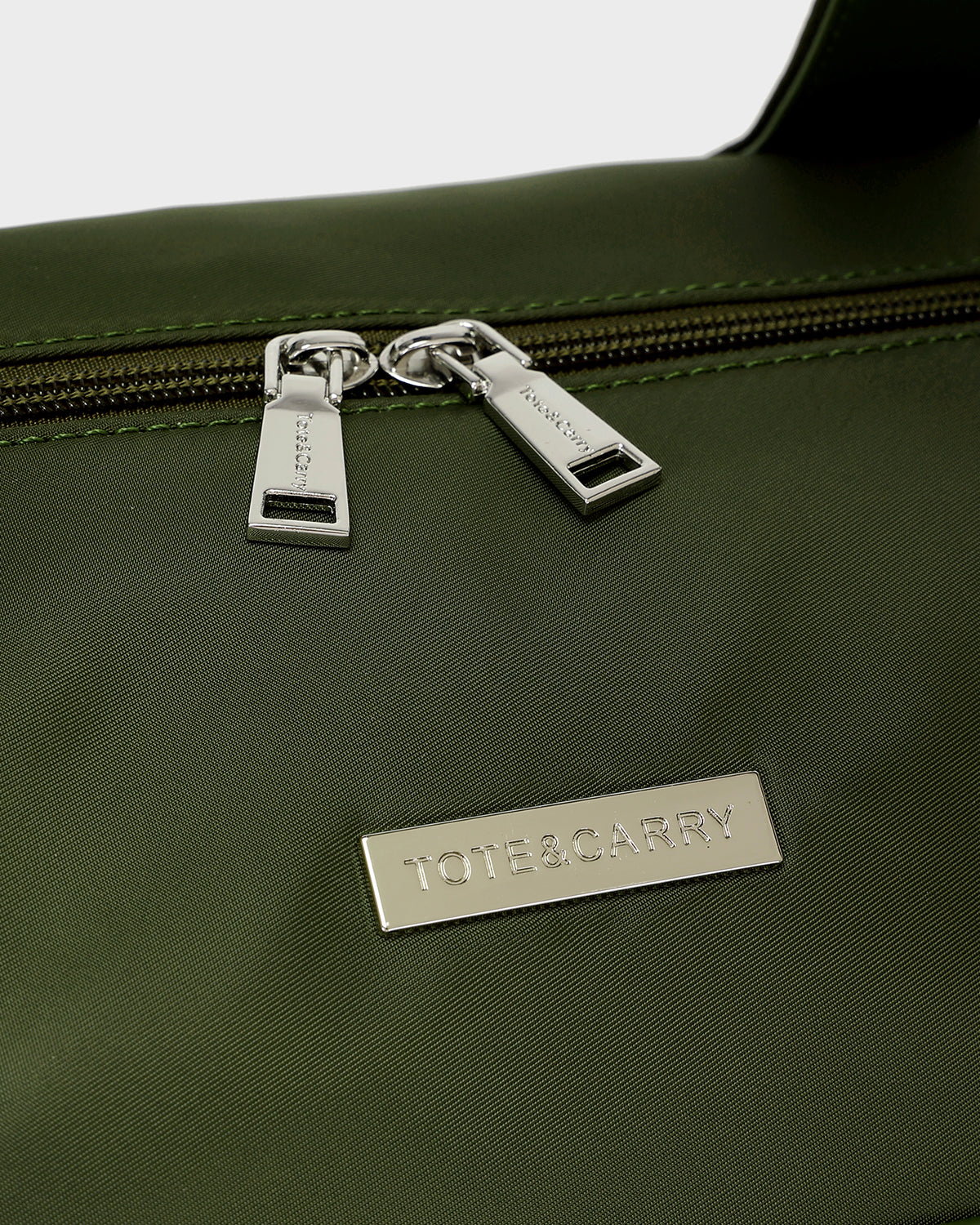 Vantage Weekender Duffle Bag in Olive Green